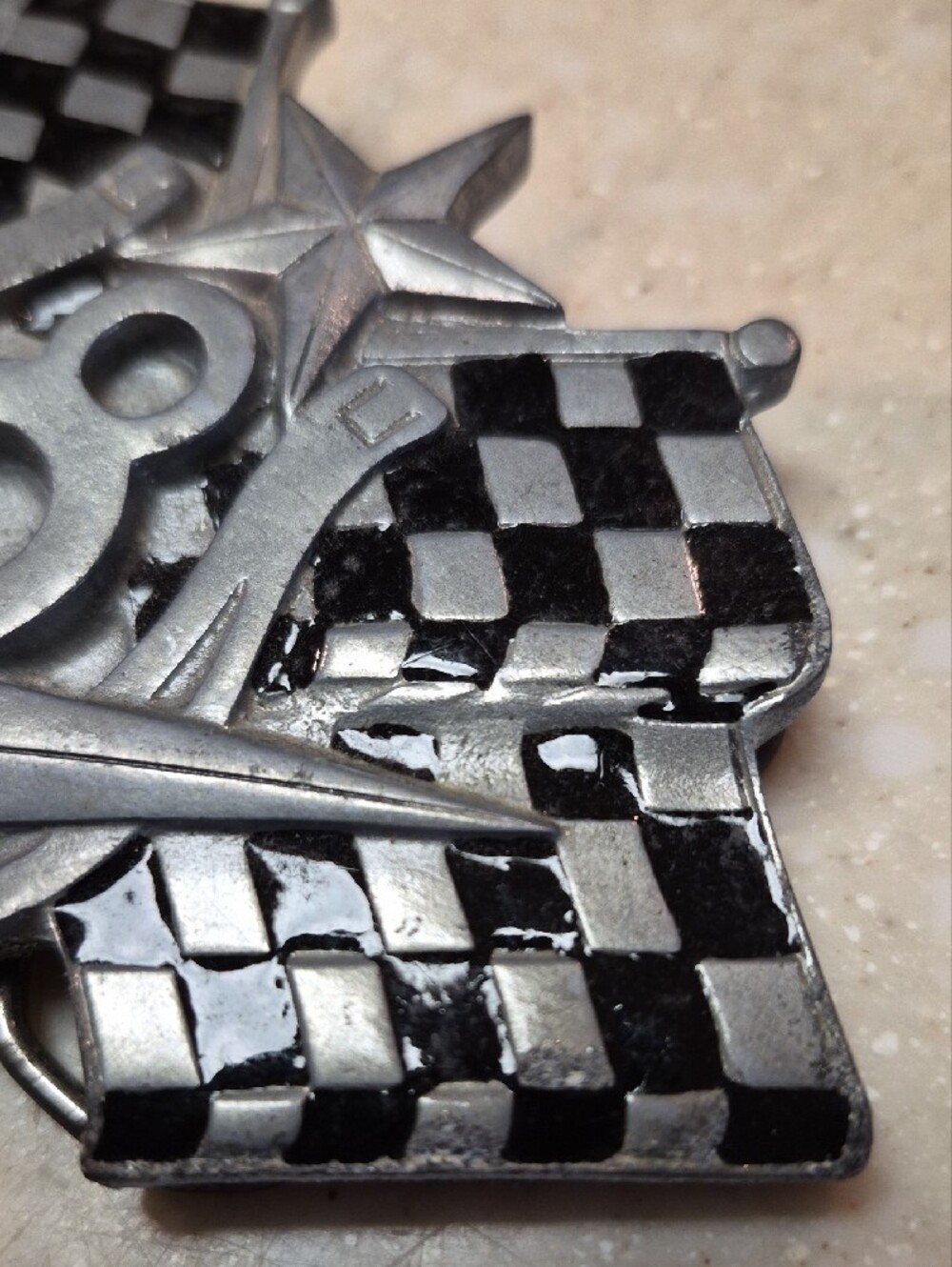 Vintage V8 Racing Flags Belt Buckle Metal Engine Hot Rod Novelty #4634 - Picture 3 of 6